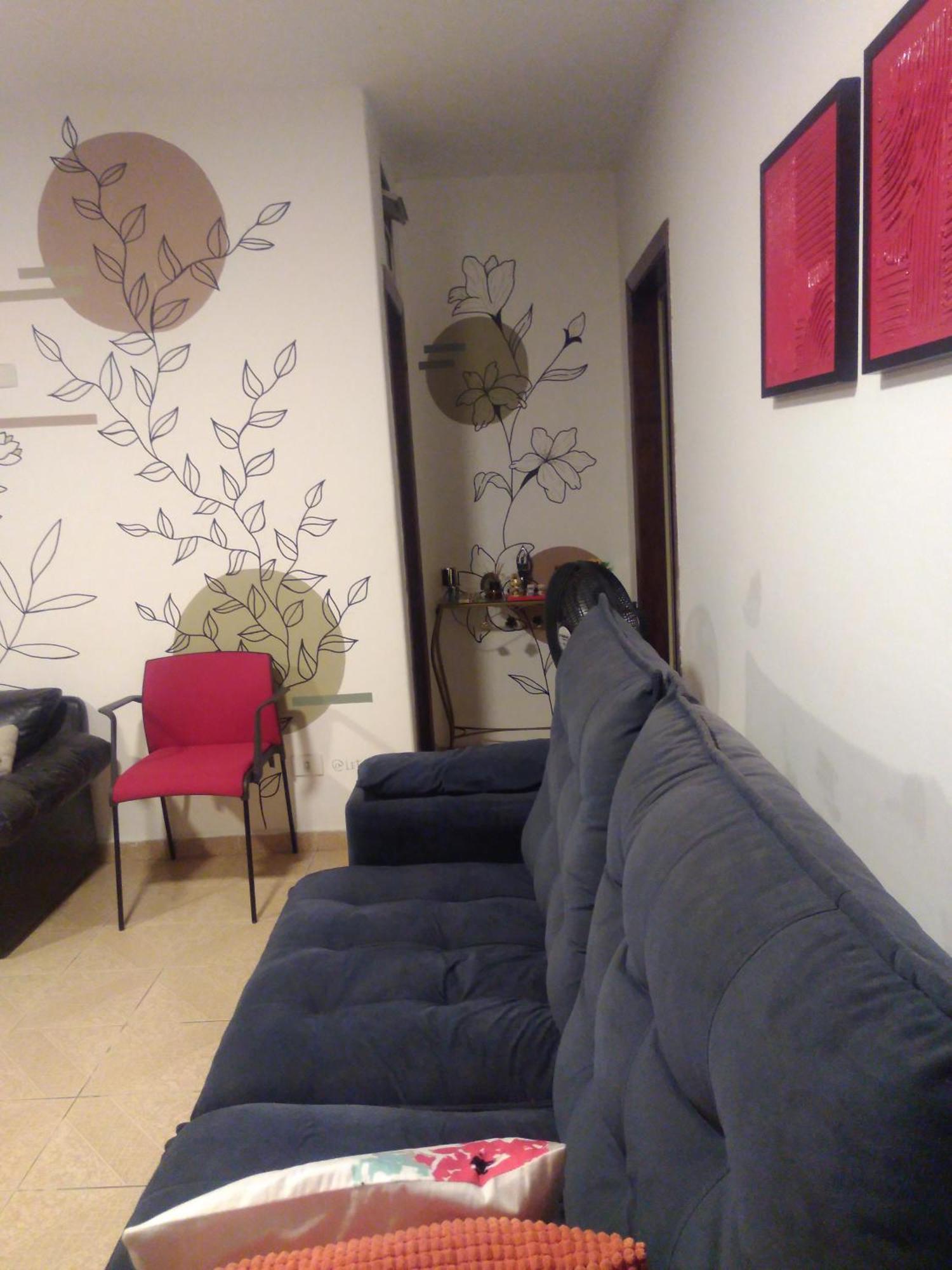 Em Casa Familiar Uma Pessoa *