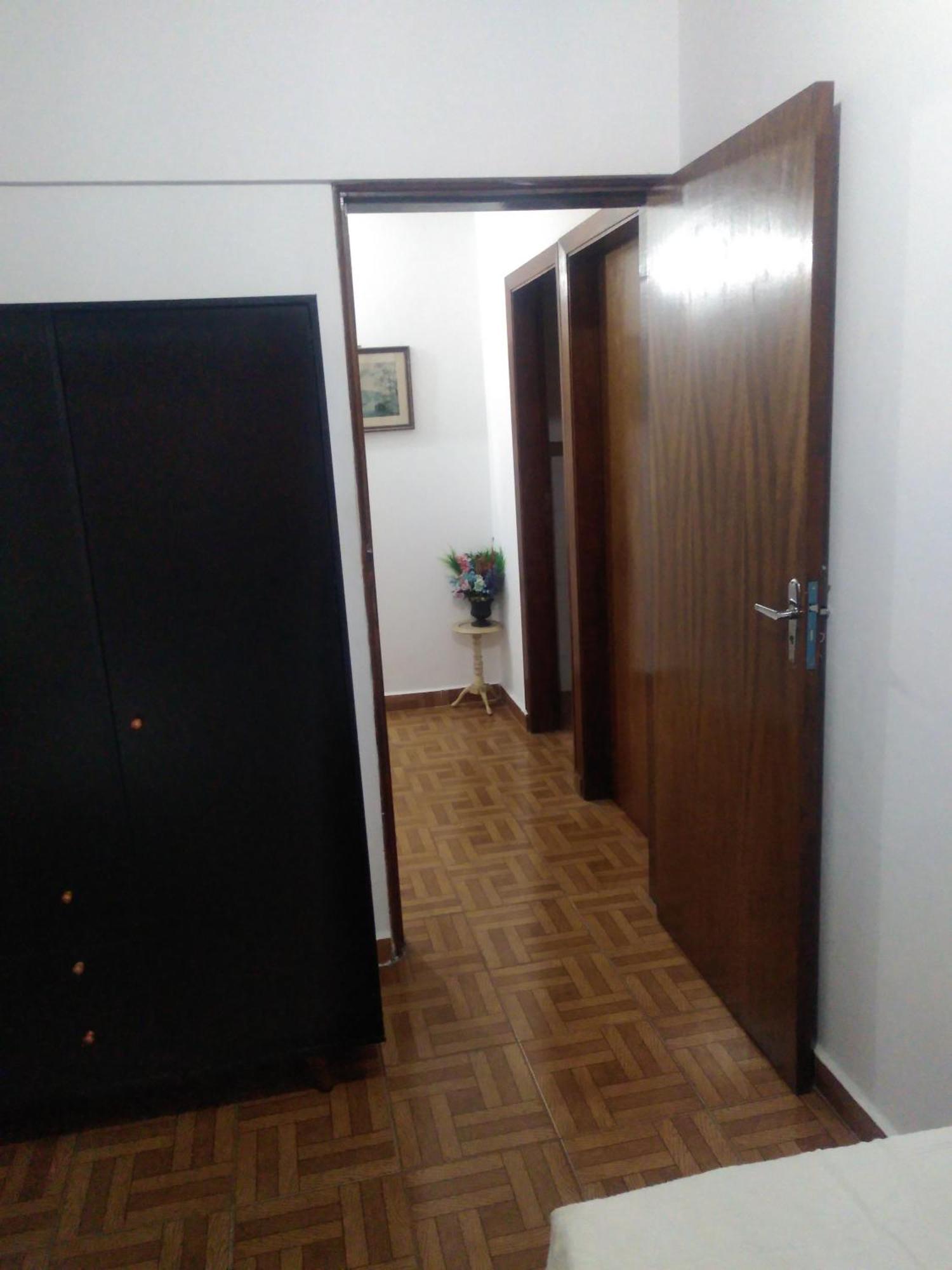 Em Casa Familiar Uma Pessoa